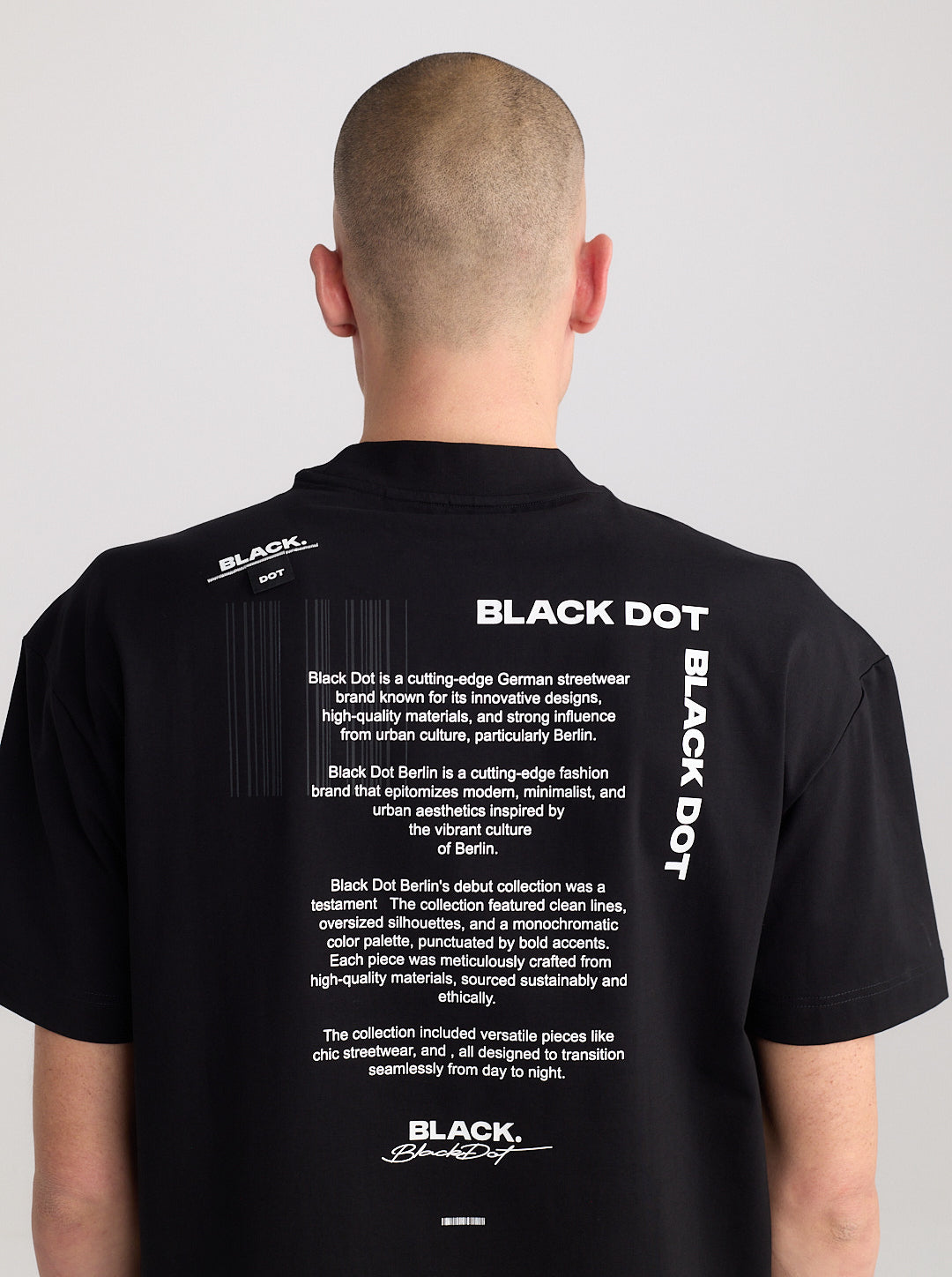 T-SHIRT BLACK DOT - TYPOGRAPHY BACK PRINT - אופנת גברים