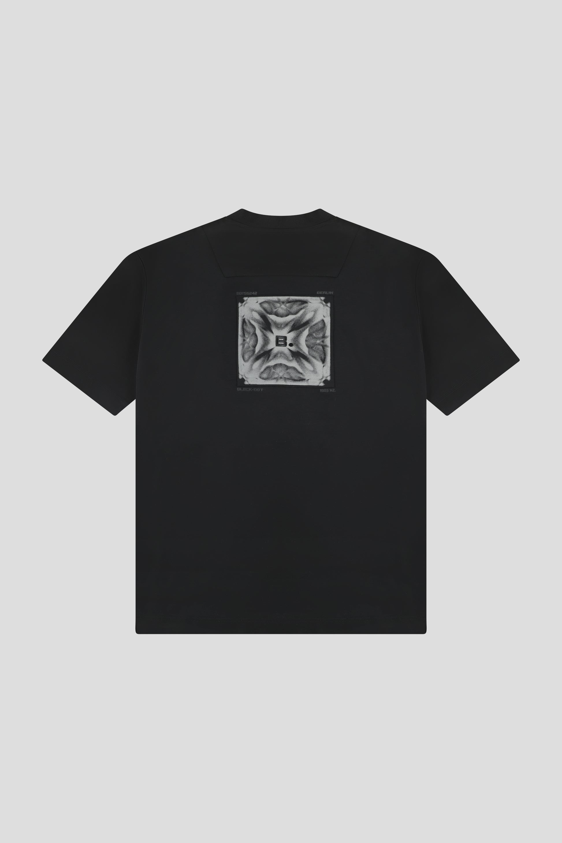 T-SHIRT BD bold graphic