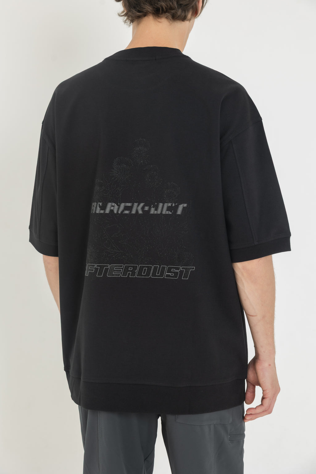 טישרט BLACK DOT לגברים - הדפס גאומטרי בגב